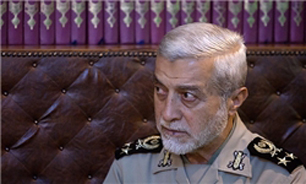 بازدید فرمانده کل ارتش از نمایشگاه دستاوردهای جهاد خودکفایی دانشگاه امام خمینی(ره) نوشهر