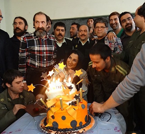 عکس/ جشن تولد مرجانه گلچین در پشت صحنه شاهگوش