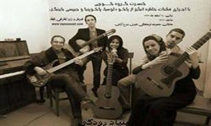 گروه کوچی در برج آزادی