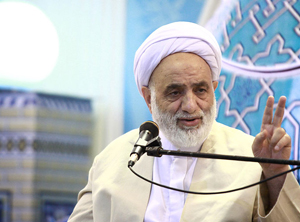 ثمره علم مفید؛ بندگی و تواضع نسبت به خدا، والدین و استاد است