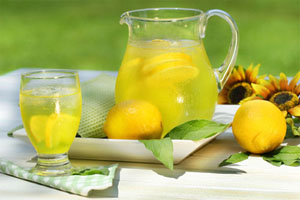 چگونه نوشیدنی های خنک و بهاری درست کنیم