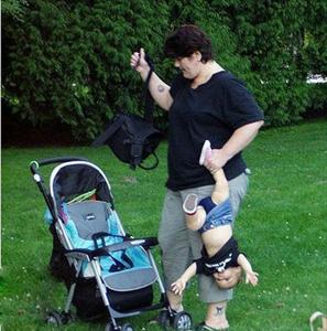 عکس/مهربانی عجيب يک مادر!
