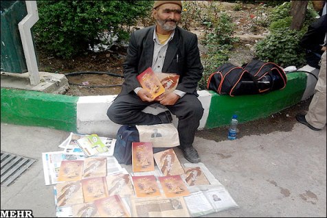 پیرمردعاشق بازهم به ‌‌نمایشگاه آمد+عکس