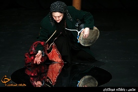 امیررضا خادم، به تماشای نمایش "سه گانه اورنگ" نشست