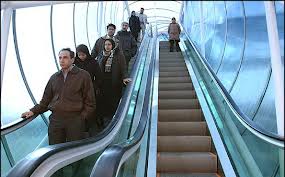 بهره برداری از پل عابر مکانیزه ورودی جنوبی نمایشگاه ؛ امروز