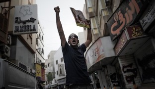 انقلابیون بحرینی عقب نشینی نمی کنند