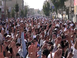 مردم زاهدان در اعتراض‌ به هتک حرمت قبور صحابه پیامبر به خروش آمدند/ اختلاف در بین شیعه و سنی نسخه شکست خورده ای است