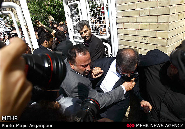 عکس/ محسن رضایی تحت فشار!