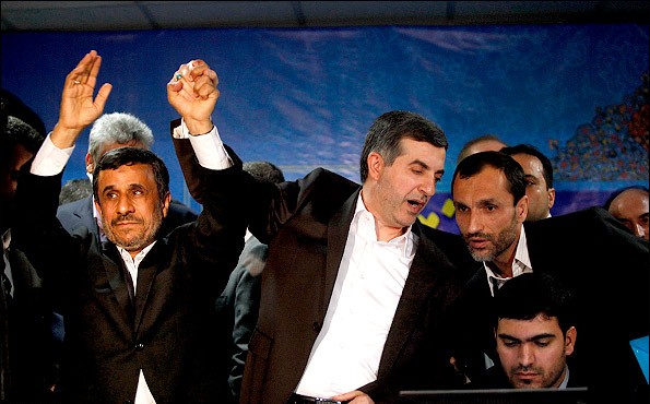 خمیازه مشایی در هنگام کاندیداتوری؟!/عکس