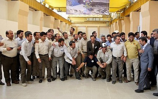 عکس/ استقبال متفاوت از احمدی‌نژاد
