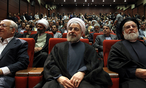 3 پیشنهاد گاردین به حسن روحانی برای پیروزی در انتخابات/ موضوع هسته‌ای را به اقتصاد گره بزنید