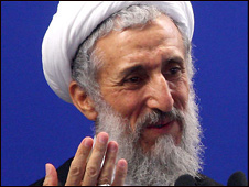 امام خميني (ره)افسانه نفوذناپذیری ابرقدرت‌ها را باطل کرد