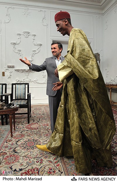 عکس/ پوشش جالب مهمان احمدی نژاد