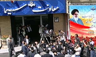 ورود 8 کاندیدای انتخابات ریاست جمهوری به ساختمان سيما + فیلم