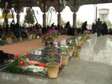 ادای احترام نسبت به شهدا