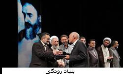 خانواده های شهدای قیام 15 خرداد تقدیر شدند