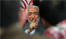 به نفع هیچ‌کس کنار نمی‌روم!