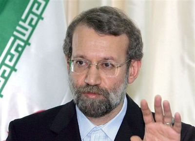 لاریجانی رأی خود را در قم به صندوق می‌اندازد