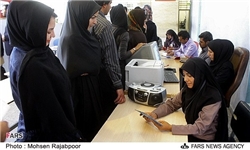 حضور عروس و داماد در پای صندوق‌های رأی تا سجده شکر یک پدر شهید پس از شرکت در انتخابات