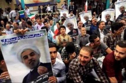 جشن و سرور هواداران روحانی در خیابان های اردبیل