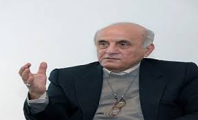 مشکلات اقتصادي با شعار دادن و بخشنامه صادر کردن حل نمي‌شود