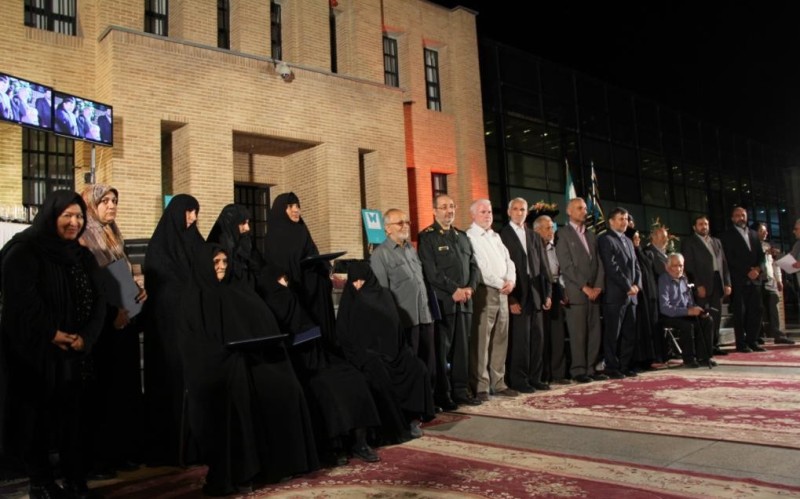 پروانه هاي ايثار برفراز تهران به پرواز درآمدند