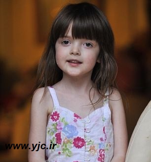 دختری که باد او را می کشد +عکس