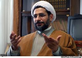 معلمان کشور باید در همه کلاس ها به امر فعالیت های قرآنی بپردازند