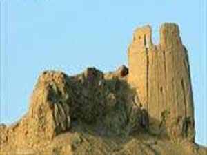 مرمت اضطراری قلعه كميز رودان