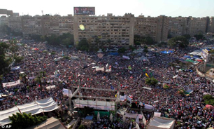 حضور هنرمندان مصري در جمع معترضان در ميدان التحرير + عکس