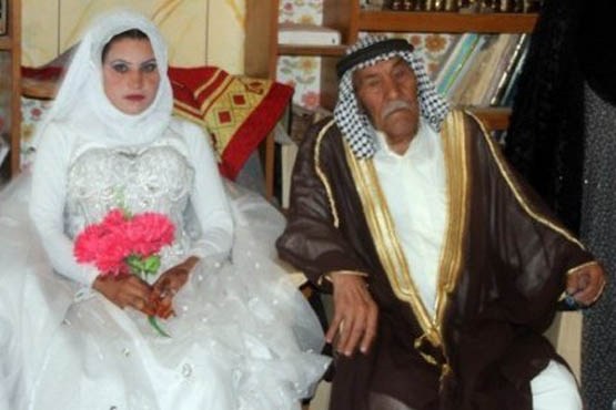 ازدواج داماد 92 ساله با عروس 22 ساله + عکس