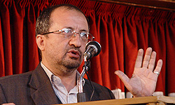 دولت یازدهم برای استمرار آب در بستر رودخانه زاینده رود چاره اندیشی کند
