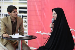 "لیلا رانفرد" تازه مسلمان آمریکایی: شیرین ترین خاطره زندگیم دیدار امام خمینی است