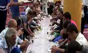 سفره افطار در مساجد  + فیلم