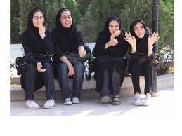 چند درصد دختران‌ با خانواده‌ راحت نیستند؟