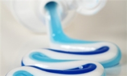 خمیر دندان سنسوداین (sensodyne) تقلبی است
