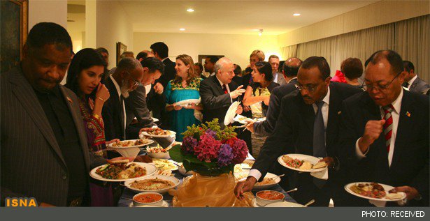 عکس/ سفره افطاری سفیر اسرائیل!