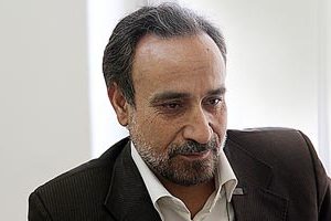 فرد اعتدال‌گرا عينک سياسي به چشم نمي‌زند/هر فردي که انديشه سازنده دارد به ميدان بيايد