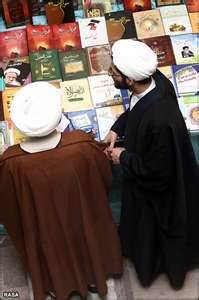 انتشار فراخوان جشنواره کتاب سال رضوي به مراکز فرهنگي بيش از ۱۰ کشور جهان