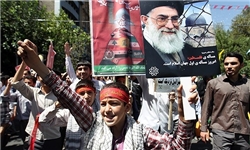 حضور گسترده مردم با شعار مرگ بر اسرائیل مقابل دانشگاه تهران