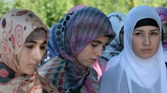 اسلام بر استفاده از رنگ‌های روشن در پوشش تاکید دارد اما...