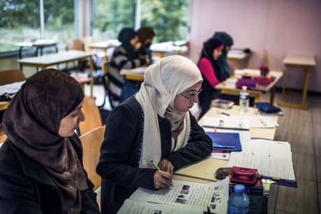 درخواست ممنوعیت حجاب اسلامی در دانشگاه ها و موسسات آموزش عالی «فرانسه»