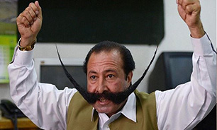 سبیل دردسرساز یک پاکستانی