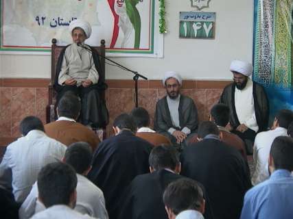 سیره آیت الله مشگینی الگوی مناسبی برای طلاب است