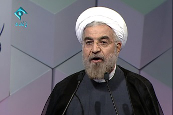 روحانی ،  رئیس جمهوری با لباده های رنگی/تصاویر