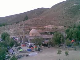 حضور بی سابقه مسافران و گردشگران در بقعه متبركه امامزاده سید بهاء الدین محمد (ع) روستای شیخ شبان