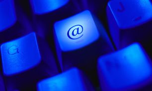 نیازمند نگاه فناورانه به حوزه فناوری اطلاعات هستیم/ با محدودیت دسترسی امنیت تامین نمیشود