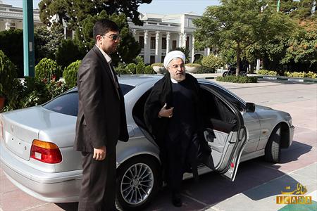 عکس: ماشین دکتر  روحانی برای حضور در مجلس