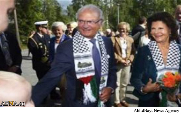 چفیه فلسطینی بر گردن پادشاه  و ملکه سوئد/عکس