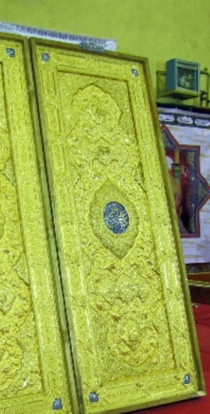 تهیه چهار درب طلای صحن حضرت فاطمه(س) در نجف توسط مردم فارس